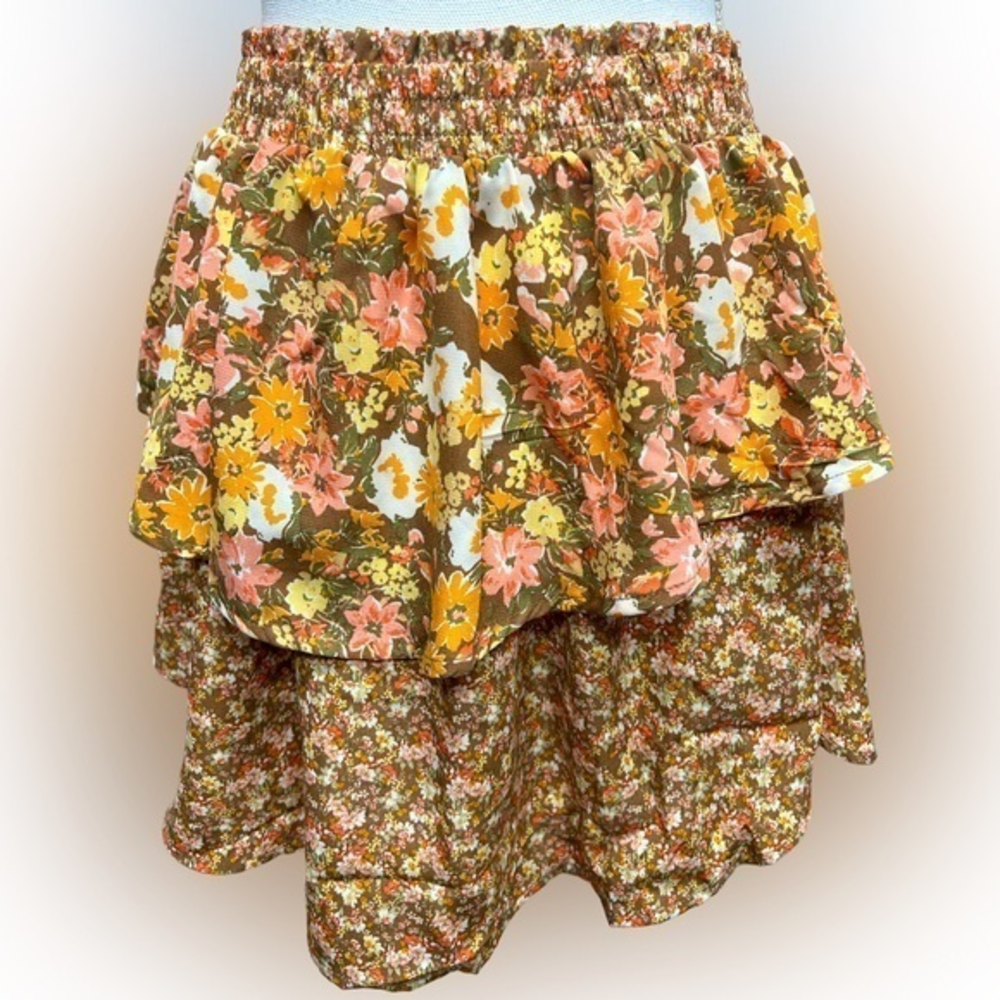NWT Sienna Sky Floral Skirt With Smocked Waist and Tiers‎ Size M